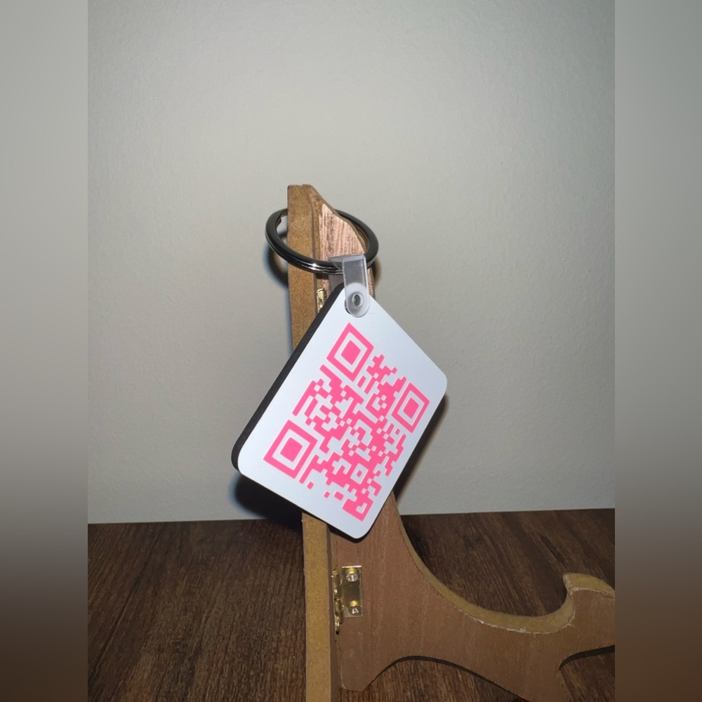 Custom QR Keychain - Picture 5 of 6